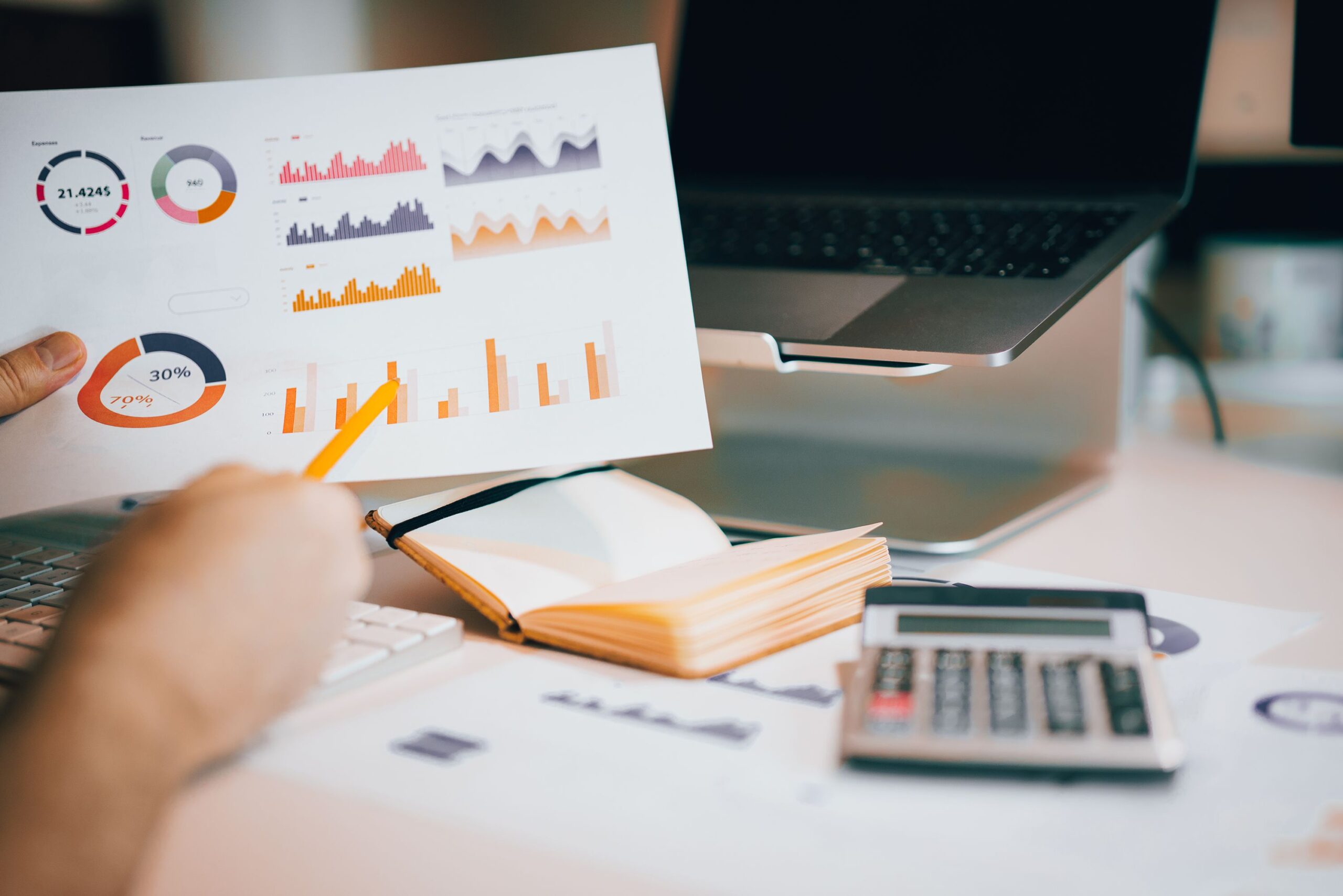 إعداد خطة المحتوى الاستراتيجي وتحسين محركات البحث (SEO)