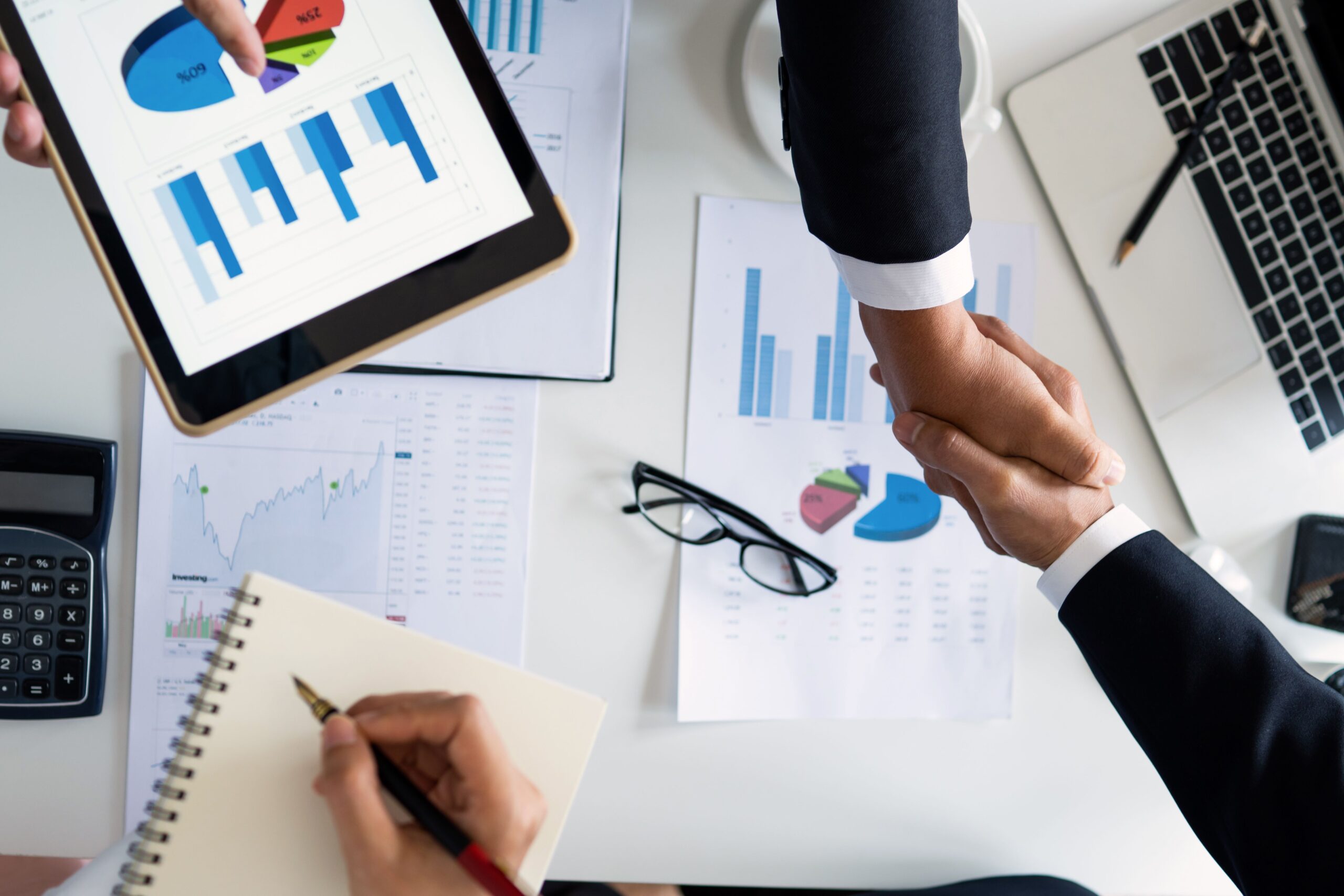 بناء البنية التحتية الرقمية وتحليل وضع الشركة